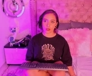 hanna_swettt is a 18 year old female webcam sex model.