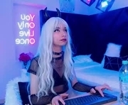 drackvamp is a 18 year old female webcam sex model.