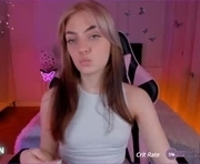 steficutie is a 18 year old female webcam sex model.