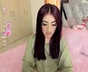 littleuwu___ is a 24 year old female webcam sex model.