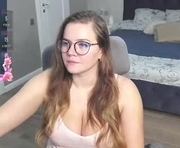 kellielowie is a  year old female webcam sex model.