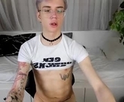 ryan_goldie is a  year old male webcam sex model.