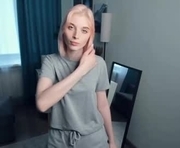 cosmic_swan is a 18 year old female webcam sex model.