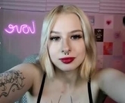 tender__kitty is a 19 year old female webcam sex model.