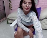 sara_fortune is a 18 year old female webcam sex model.