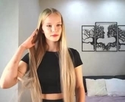 pollycilley is a 18 year old female webcam sex model.