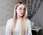 mell_milles is a 18 year old female webcam sex model.